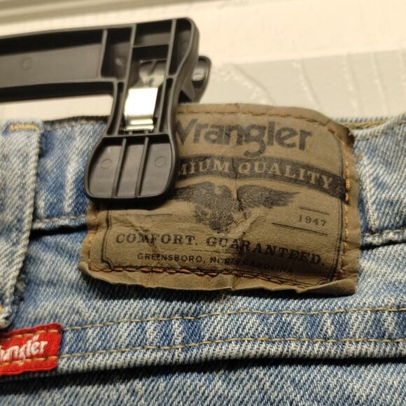 Wrangler Men's Size 42x30 Cowboy Cut A001 Light Wash Straight Leg Blue Jeans - Picture 3 of 5